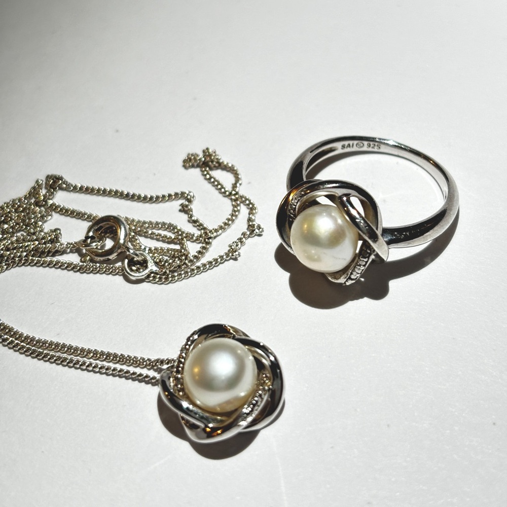 Pearl necklace set